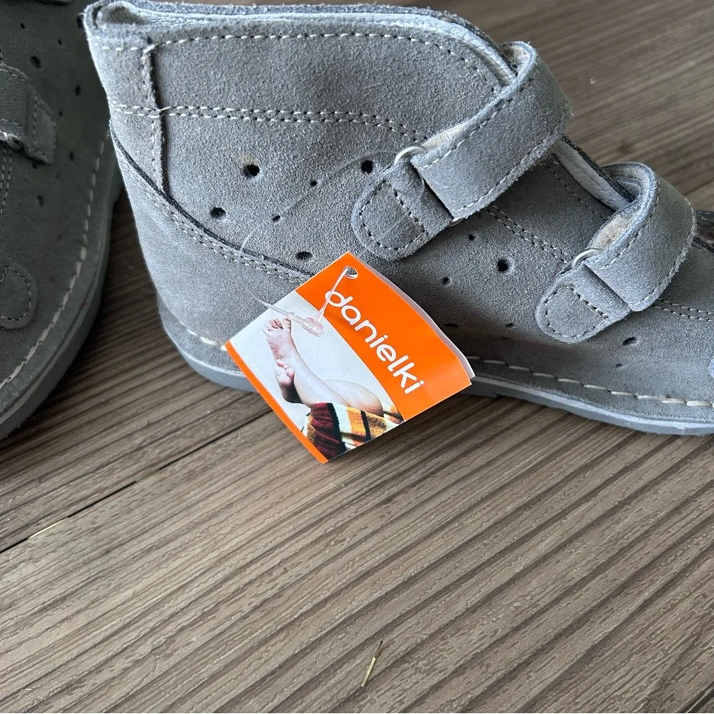 Danielki prophylactic orthopedic gray leather sandals. Euro size 31 Us 13-13.5